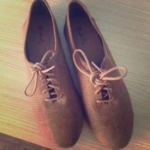 Oxford style shoes